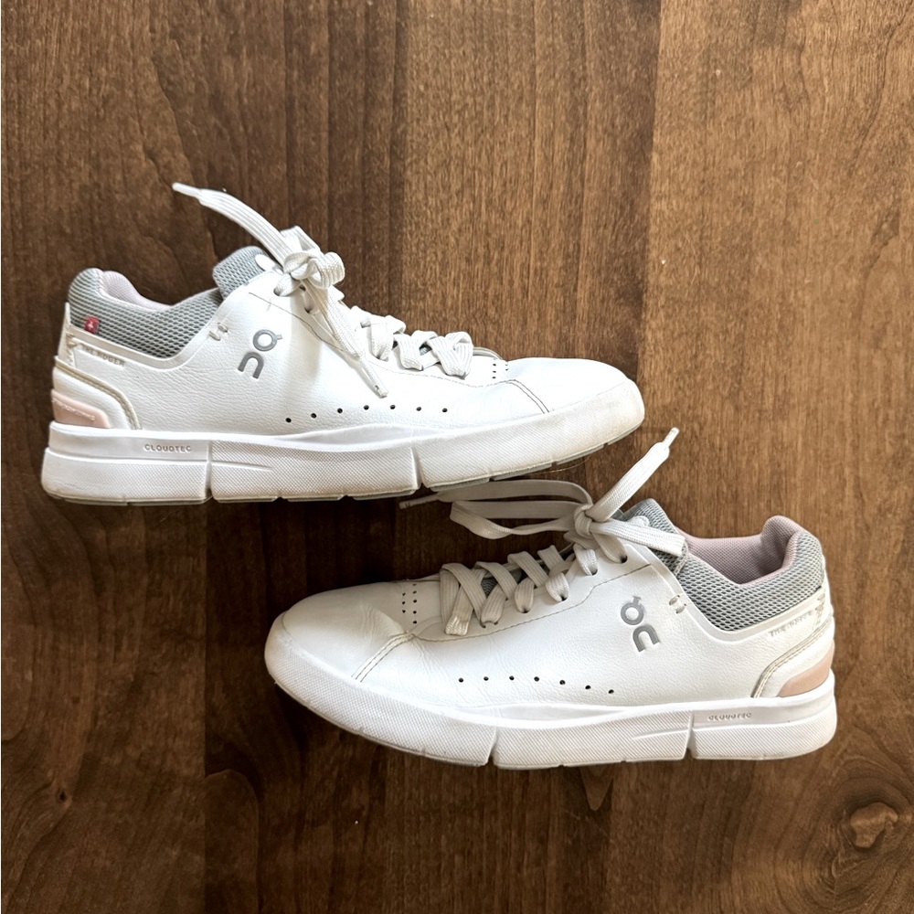 Women’s ON THE ROGER Advantage Size 6.5